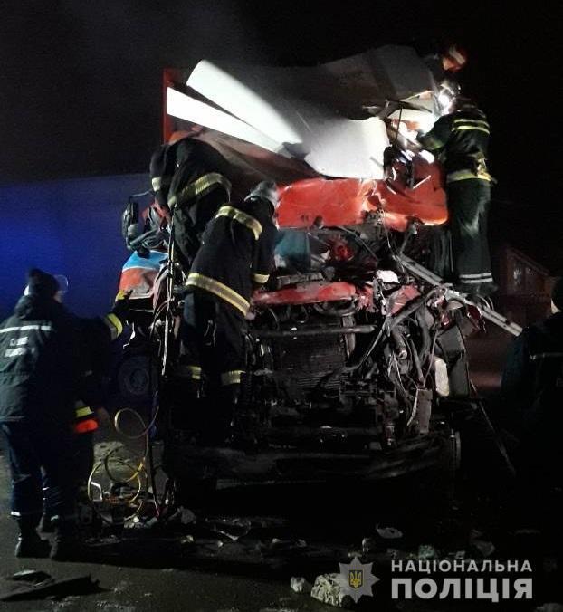 На Хмельниччині вантажівка протаранила кафе
