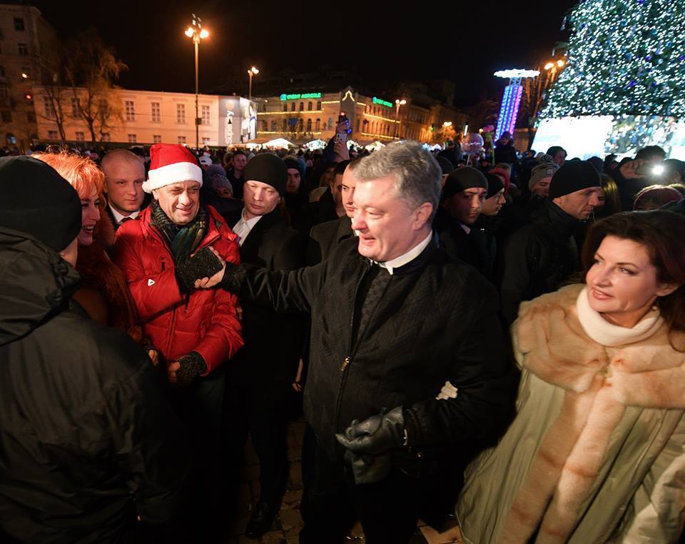   ''Дальше от Москвы!" Порошенко поздравил Украину с Новым годом: полное видео и текст