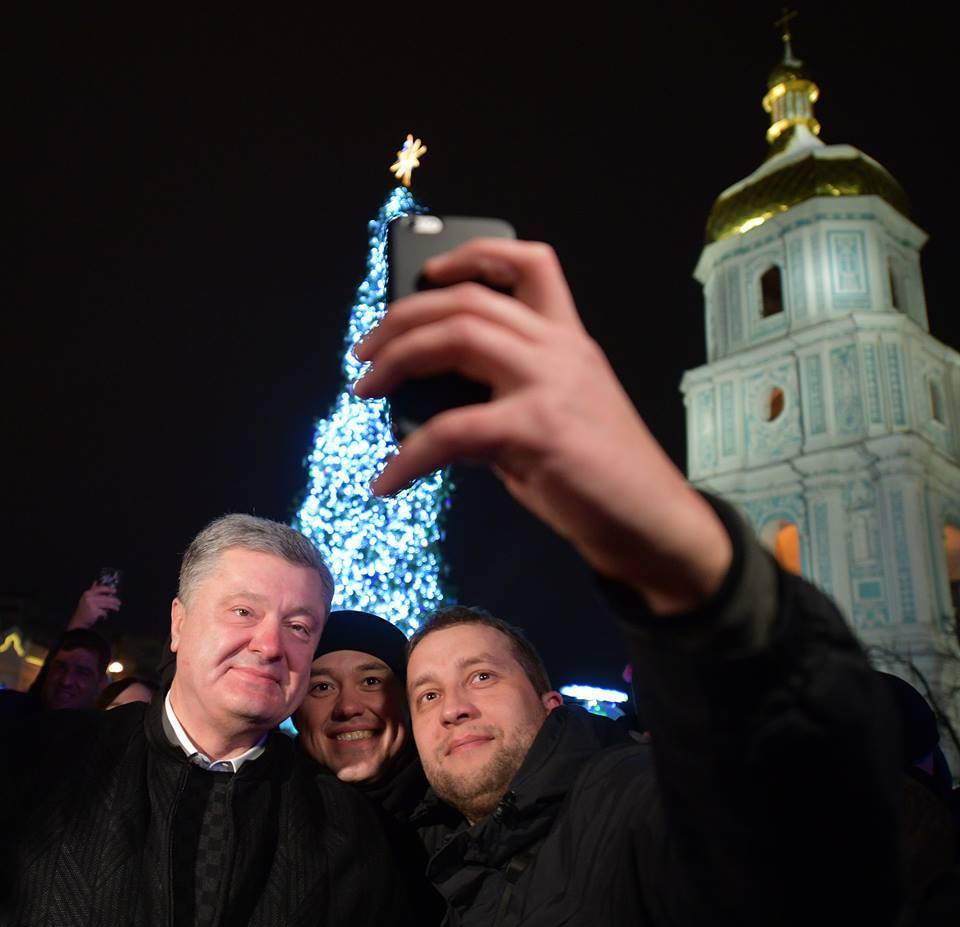   ''Дальше от Москвы!" Порошенко поздравил Украину с Новым годом: полное видео и текст