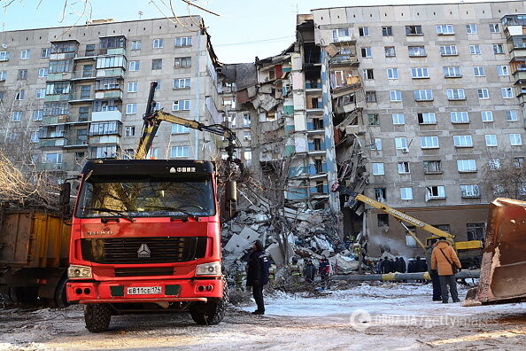 У російському Магнітогорську обвалився під'їзд житлового будинку: багато жертв. Перші кадри
