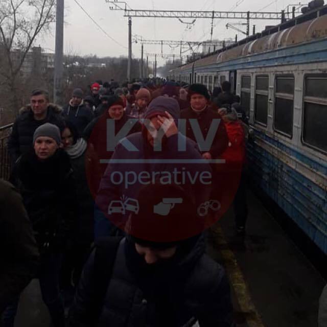 ''Зато не на бляхах'': в Киеве возмутились работой городской электрички