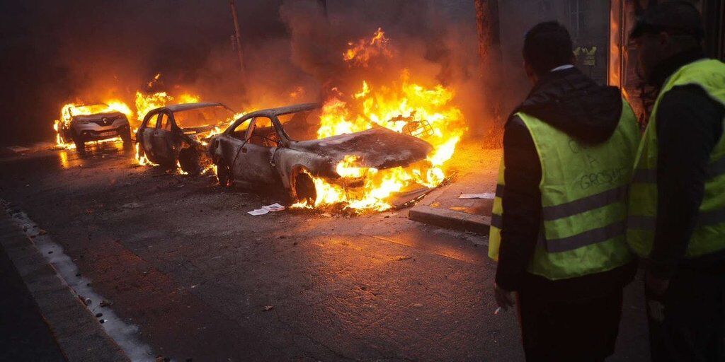 ''Желтые жилеты'' победили: премьер Франции объявил о важном решении