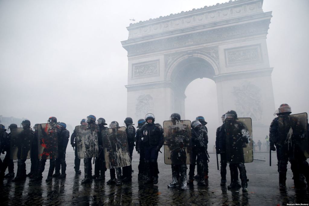 Протесты "желтых жилетов" в Париже