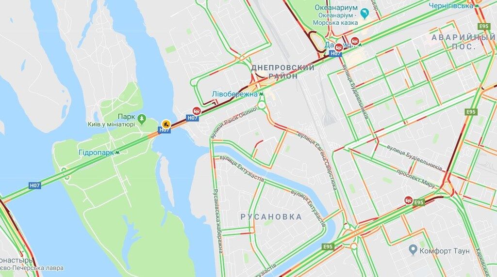 Киев парализовали пробки и многочисленные ДТП: карта "красных" улиц и аварий 