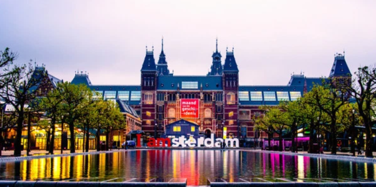 В Амстердаме демонтировали туристическую визитку города