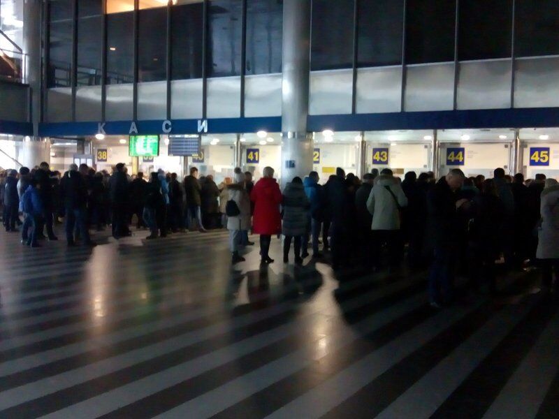 На вокзале в Киеве выстроились очереди