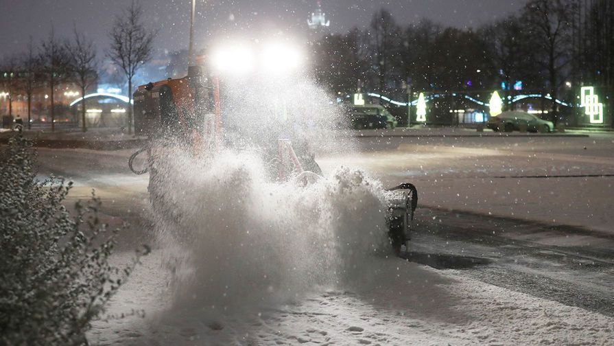 Снежный шторм парализовал Москву: десятки рейсов отменили, на дорогах - коллапс. Фото и видео непогоды