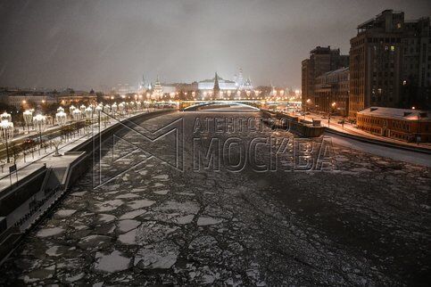 Снежный шторм парализовал Москву: десятки рейсов отменили, на дорогах - коллапс. Фото и видео непогоды