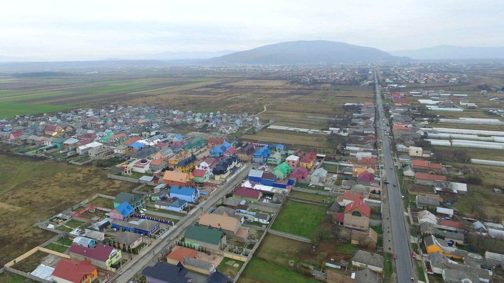 Московські долари і туга за Януковичем: як живуть роми-мільйонери на Закарпатті