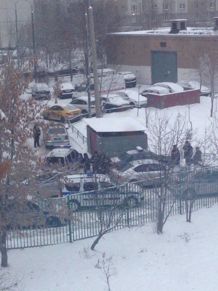 Погрожував убити вчителів і себе: старшокласник забарикадувався у школі Москви. Всі подробиці
