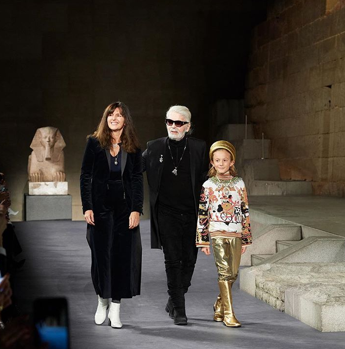 Культовий бренд Chanel зібрав зірок 90-х на презентації нової колекції: хто там був