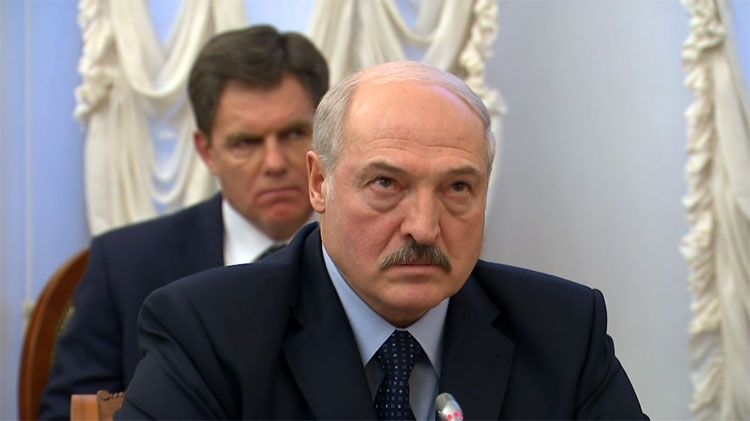 Александр Лукашенко во время спора с Владимиром Путиным
