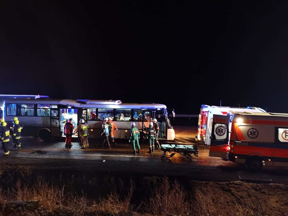 В Польше перевернулся пассажирский автобус: десятки пострадавших