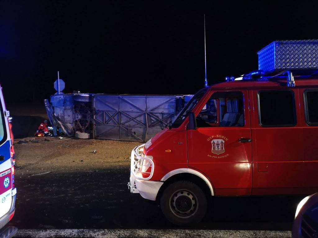 В Польше перевернулся пассажирский автобус: десятки пострадавших