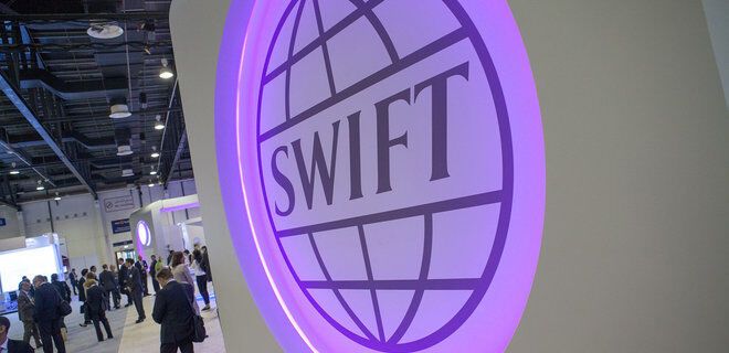 Разрушительный удар. Что ждет Россию после отключения от SWIFT