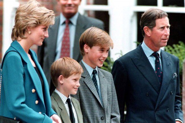 Принц Гарри обвинил брата: в королевской семье разгорелся скандал