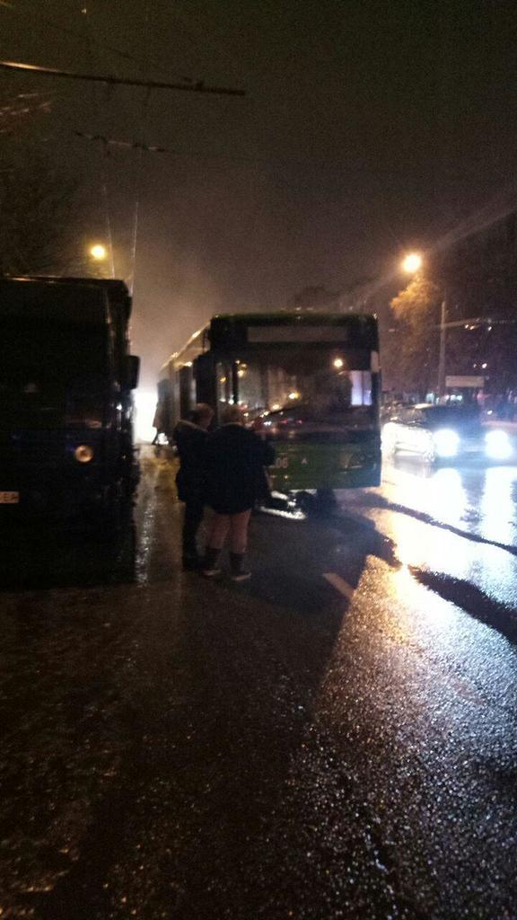 У Харкові на ходу загорівся тролейбус: фото