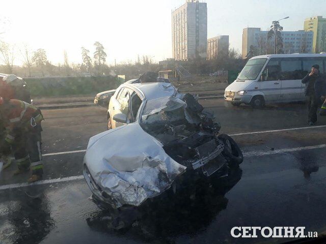 Авто розкидало на 60 м: у Києві сталася жахлива ДТП