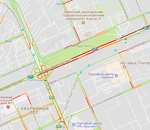 Авто раскидало на 60 м: в Киеве произошло чудовищное ДТП