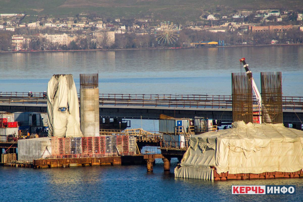 Окупанти показали, що відбувається з Кримським мостом