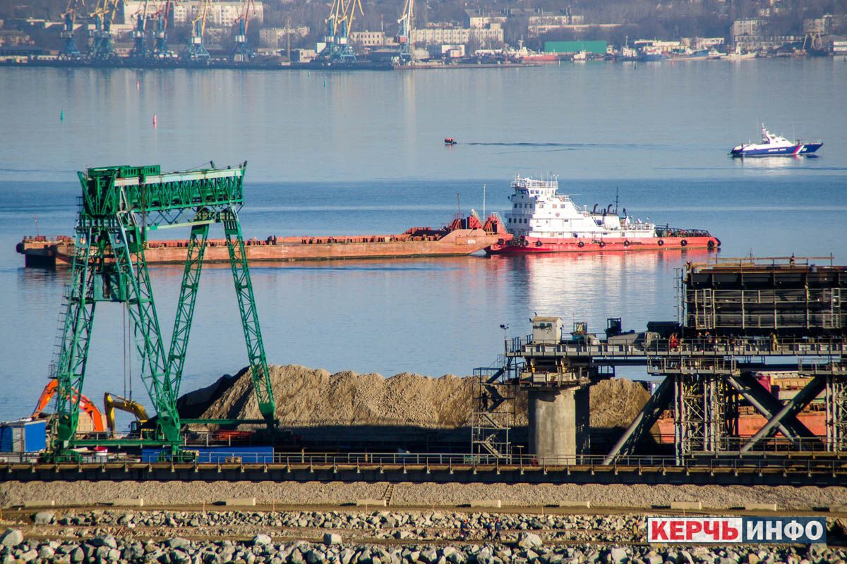 Оккупанты показали, что происходит с Крымским мостом