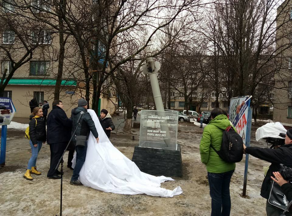 У Краматорську з'явився пам'ятник жертвам російської агресії