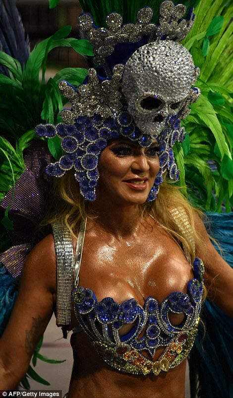 В Рио-де-Жанейро начался знаменитый карнавал: яркие фото