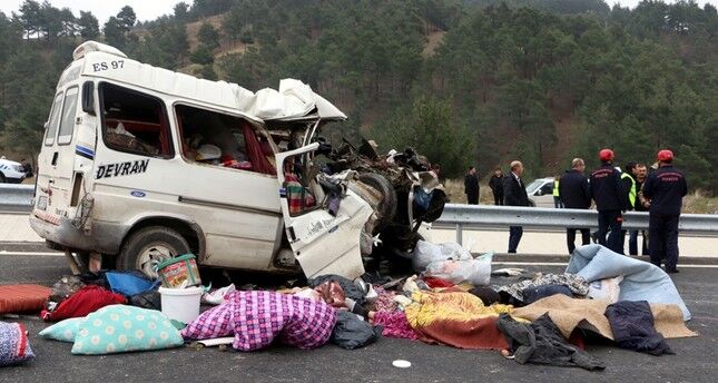 В Турции произошло смертельное ДТП с микроавтобусом: среди жертв дети