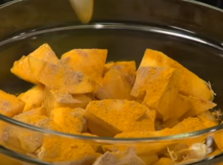 Полезный завтрак из хурмы и мандарин: рецепт от победительницы "МастерШеф"