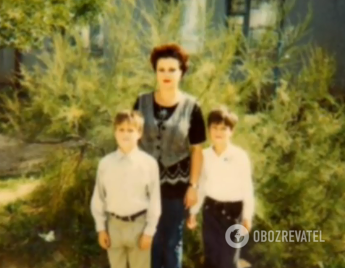 Экс-Борис Апрель в детстве со старшим братом и матерью