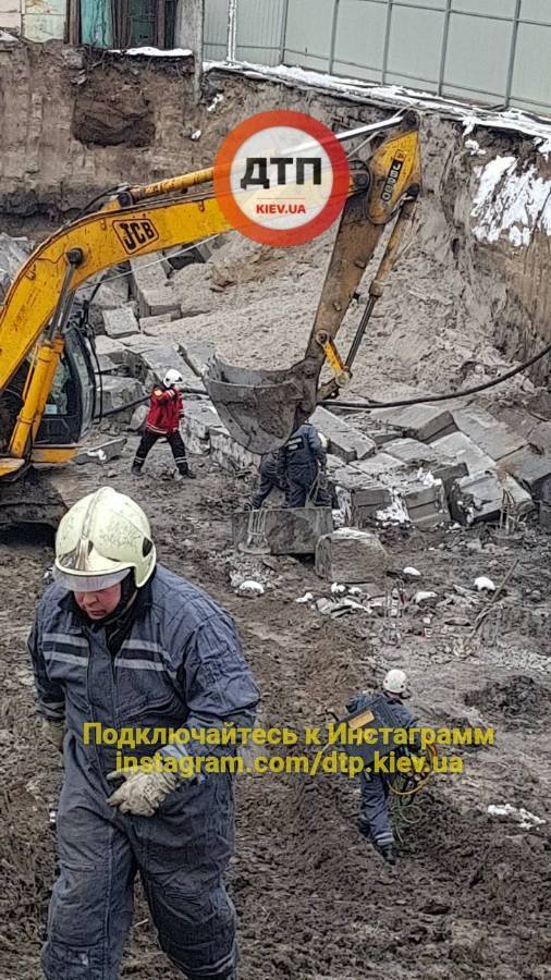 У Києві стався обвал на будівництві: є загиблий