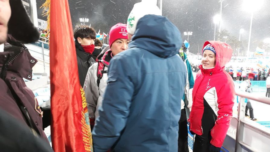 Олимпиада-2018: российских фанатов выставили со стадиона из-за флага коммунистов - фото