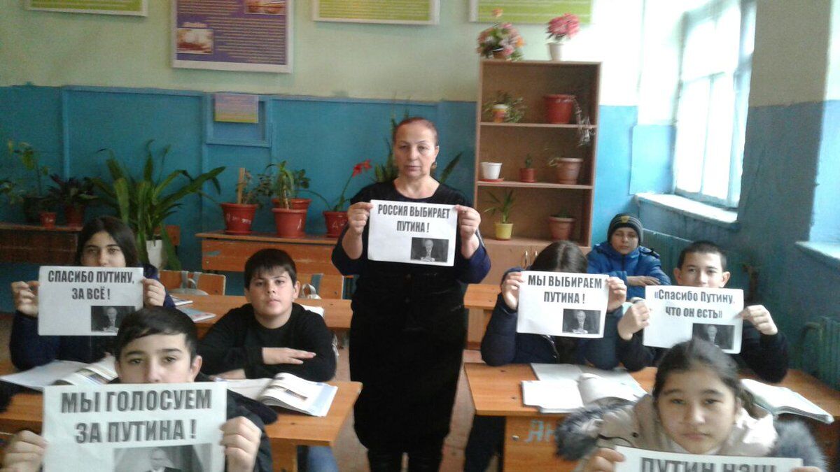 "Спасибо, за все!" Агитация школьников за Путина возмутила сеть