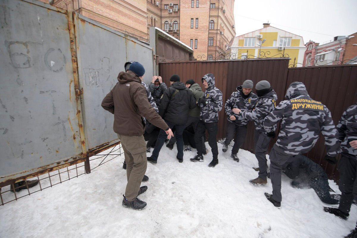 Стрілянина біля суду в Києві: з'явилися свіжі фото та відео