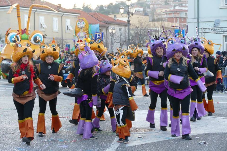 Итальянский карнавал в "жирный вторник": спорт vs алкоголь