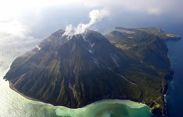 Остров Иджима, рядом с которым обнаружен растущий вулканический купол