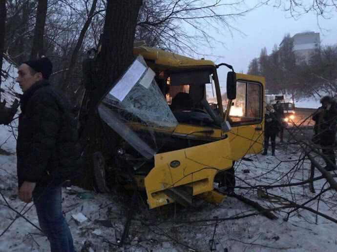 В Киеве страшная авария с маршрутками: множество пострадавших