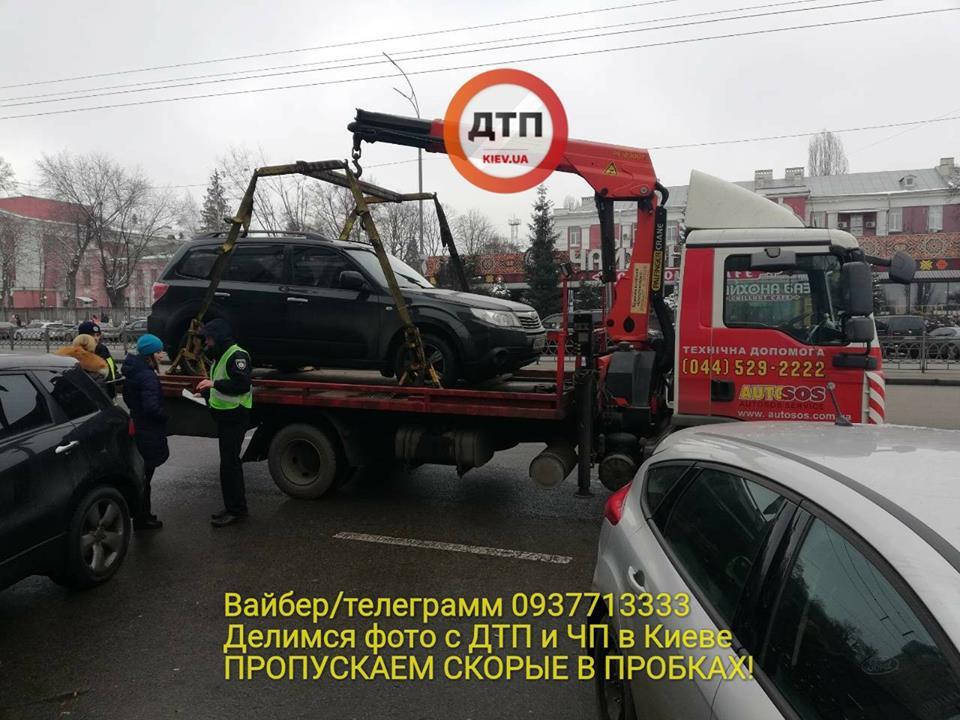 Операция - эвакуация: в центре Киеве расправились с героями парковки