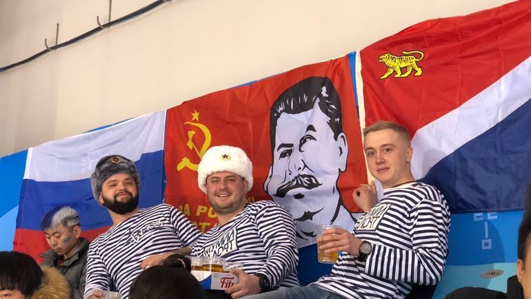 Олимпиада-2018: российские фанаты отметились флагом с портретом убийцы украинцев