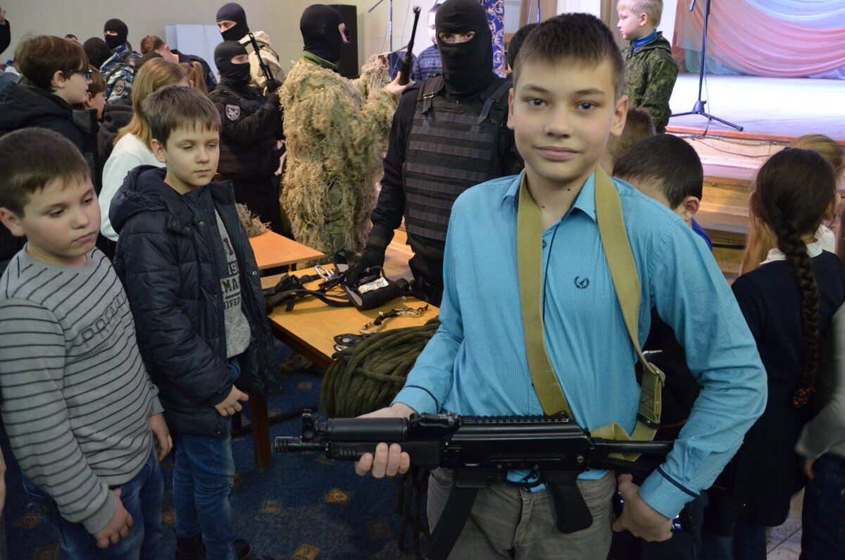 "Сирия ждет": вооруженные оккупанты посетили школу Крыма