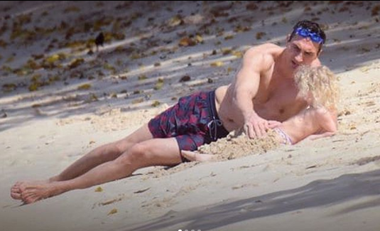 Папарацци поймали пикантный кадр с Кличко и Панеттьери на пляже