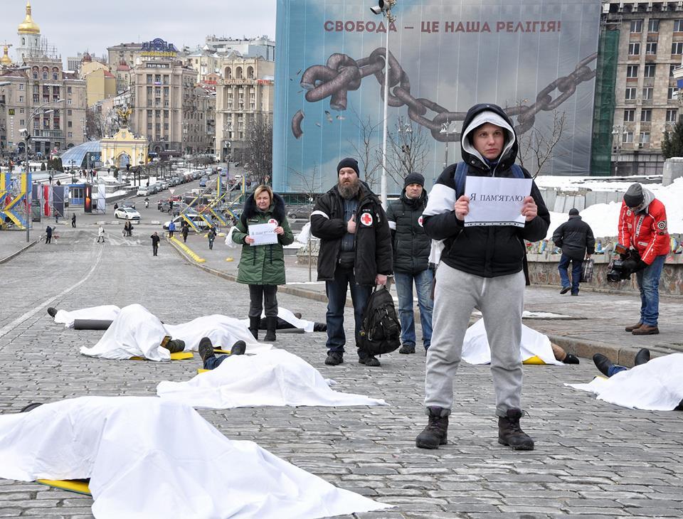 "Розстріл" майданівців і живий ланцюг: в Києві вшанували пам'ять Героїв Небесної Сотні