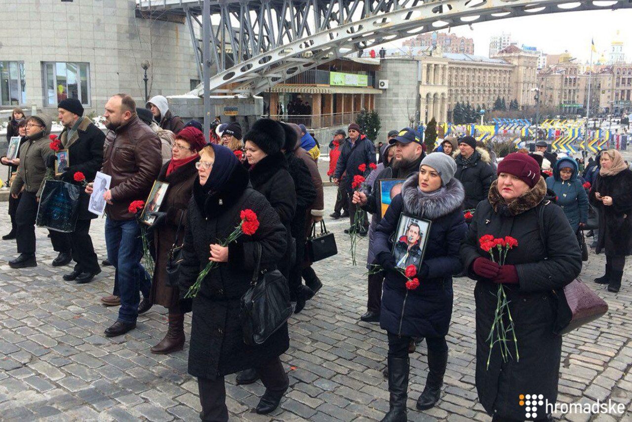 "Розстріл" майданівців і живий ланцюг: в Києві вшанували пам'ять Героїв Небесної Сотні