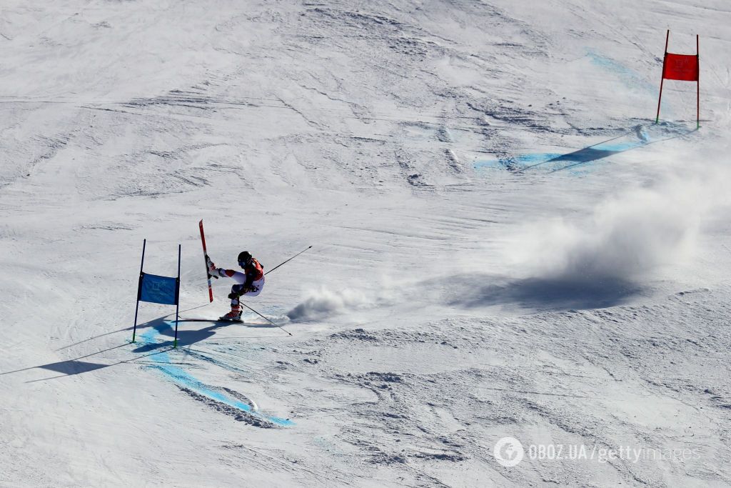 Олимпиада-2018: корейский горнолыжник на бешеной скорости вылетел с трассы, сбив съемочную группу