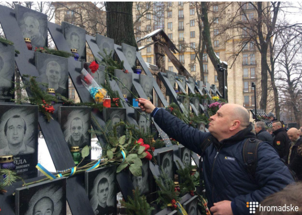 "Розстріл" майданівців і живий ланцюг: в Києві вшанували пам'ять Героїв Небесної Сотні