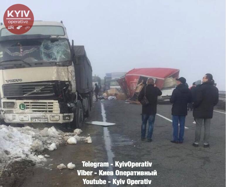 На трассе Киев-Одесса произошло жуткое ДТП с тягачом