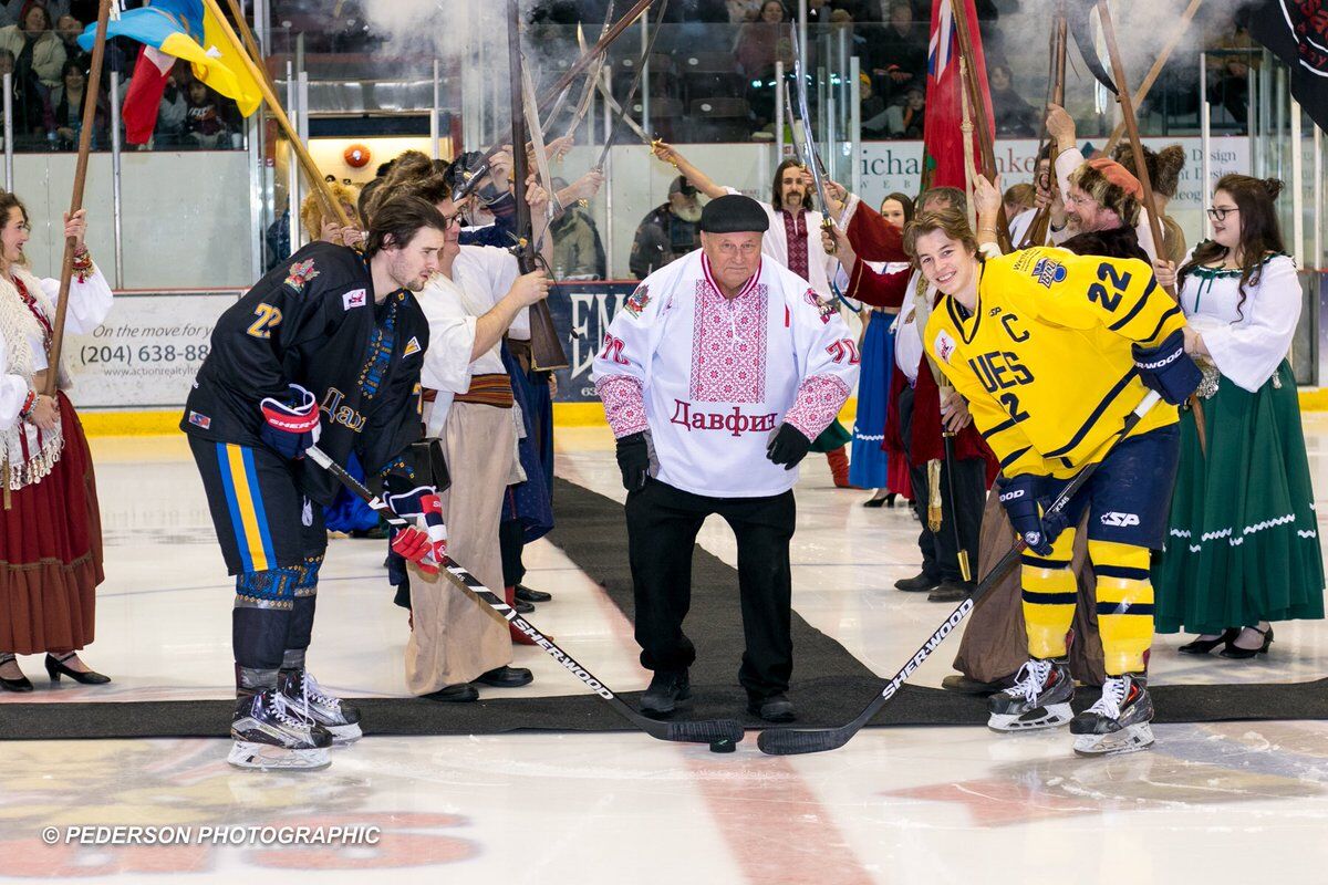 Канадские хоккеисты сыграли матч в украинских вышиванках: опубликованы фото и видео