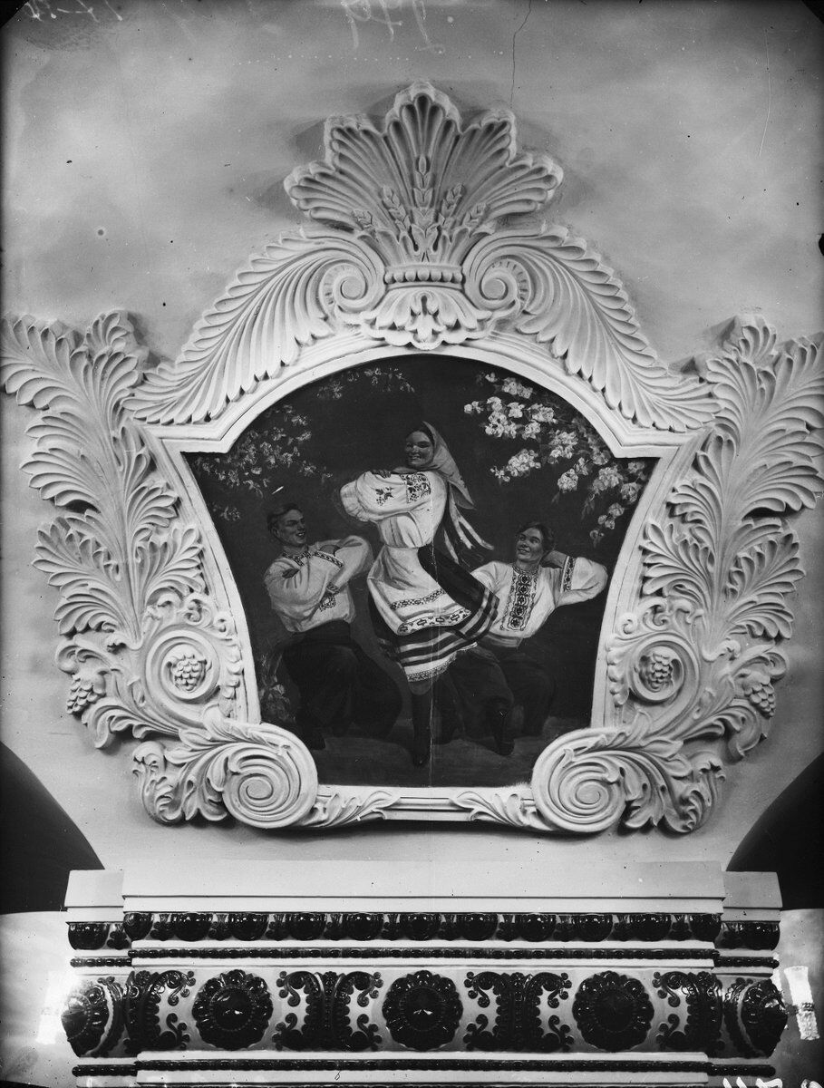 Дивна реставрація: у московському метро "деукраїнізували" фреску