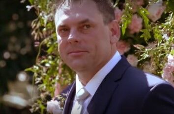 Участник шоу "Женаты с первого взгляда" грязно выругался, впервые увидев невесту у алтаря