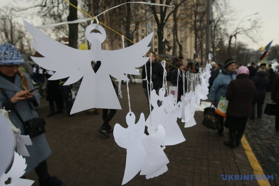 Фото до слез: как в Киеве почтили Героев Небесной Сотни